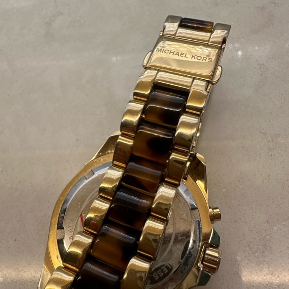 Michael Kors women’s tortoise shell gold watch - Picture 2 of 5
